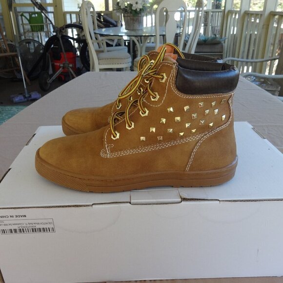 Pastry Love women's size 8 combat boot lace up light brown faux suede gold studs - Picture 2 of 16